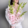 9 розовых гладиолусов